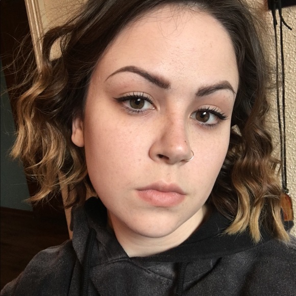 Meet your Posher, Bre - Picture 1 of 4